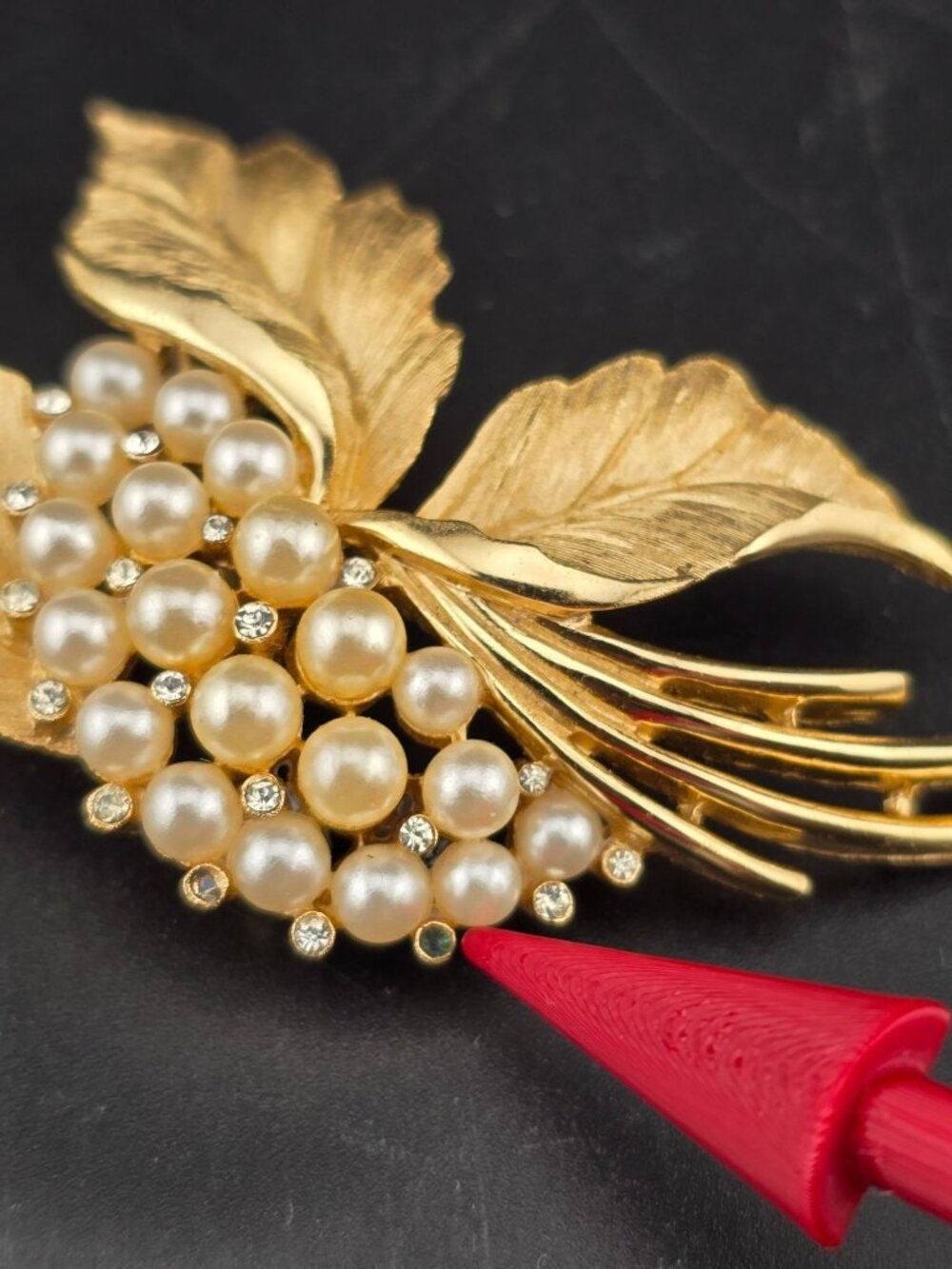 Crown Trifari Grape Leaf Brooch Gold Tone With Faux Pearls Rhinestones READ - Picture 4 of 10